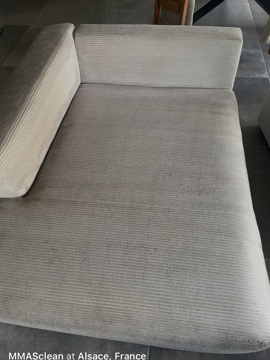 Fauteuil en tissu après son nettoyage