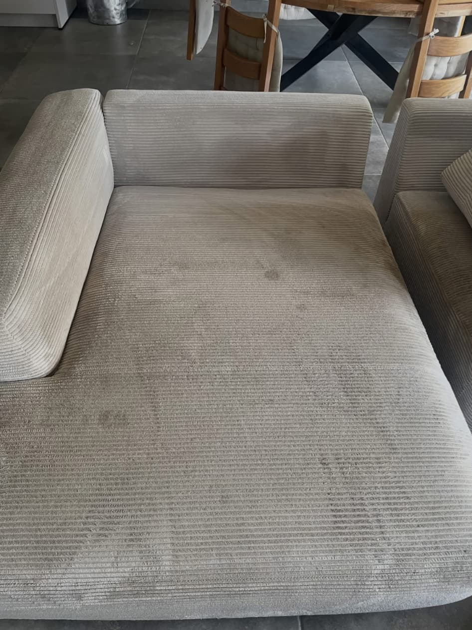 Fauteuil en tissu avant son nettoyage